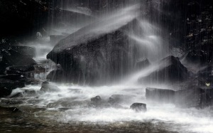 Vista_wallpaper_The_storm_and_rain
